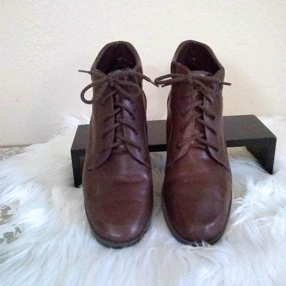 Vintage Hillard & Hanson size 9.5 Ankle Boots